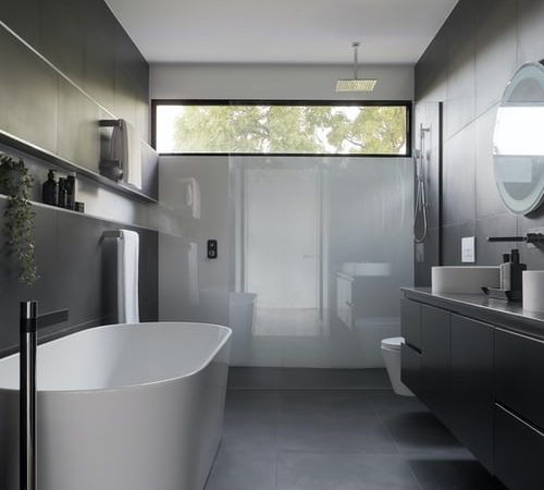 How to evaluate the suitability of a bathroom renovator